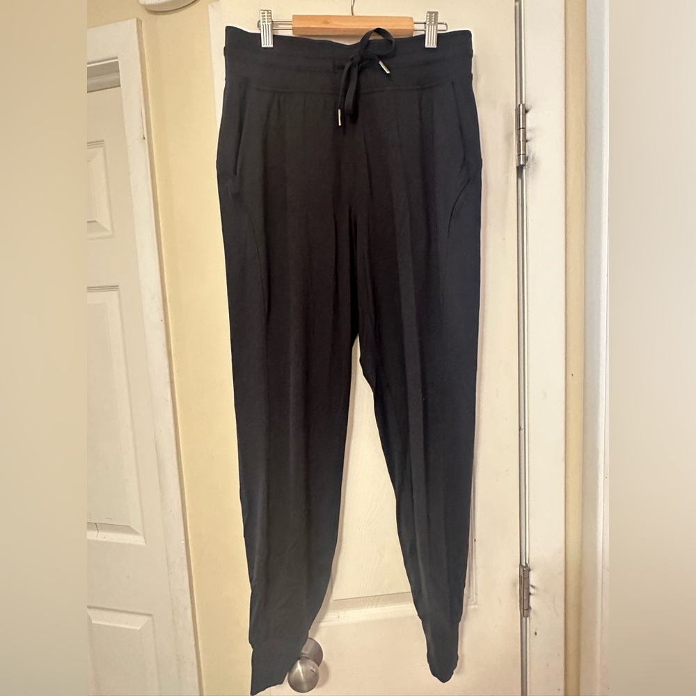 Lululemon Ready to Rulu size 6 black pants.